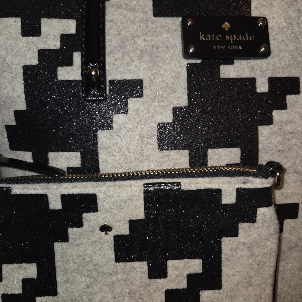 Kate Spade Limited Addition Black and Cream Tote with Storybook Pouch NWOT - Picture 4 of 11